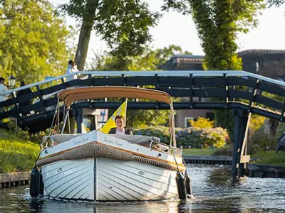 Boot mit Skipper